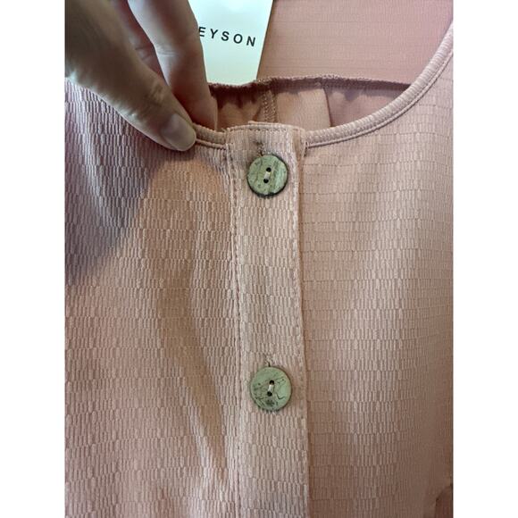 Heyson NWT Pink Textured Button Front Romper with Pockets Size Medium - Picture 5 of 8